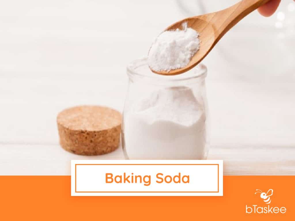 Ve-sinh-lo-vi-song-voi-baking-soda