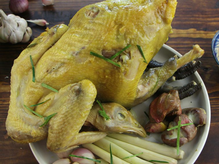 What to eat today? Steamed chicken with lemongrass salt