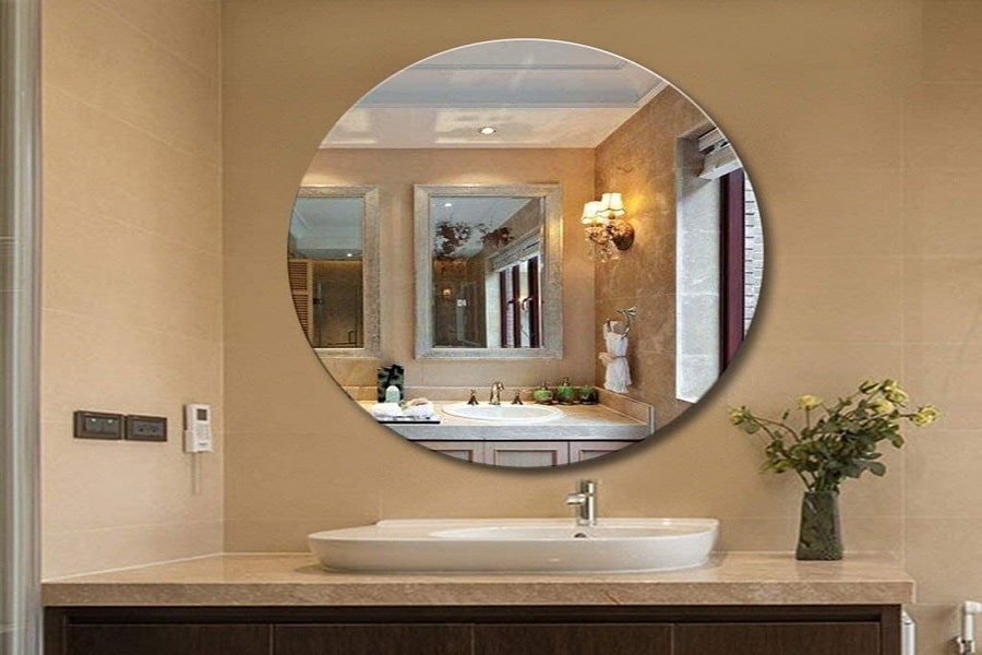 gương là vật dụng cần thiết trong nhà tắm