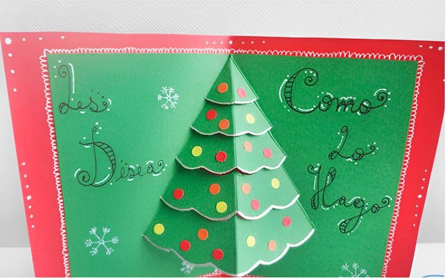 Với thiệp cây thông Noel 3D, bạn sẽ không khỏi bất ngờ và hồi hộp khi chiếc thẻ ấy bung ra thành một cây thông cinh sảo, hoàn toàn bằng giấy. Hãy để niềm vui Giáng Sinh tràn đầy trong căn nhà bạn với sản phẩm độc đáo này.