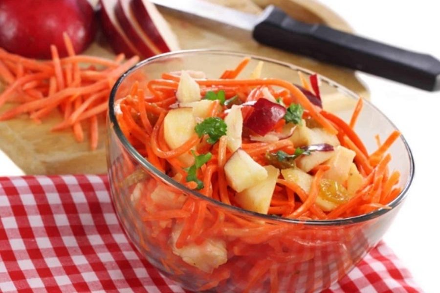 Salad cà rốt kết hợp cùng các loại rau củ quả khác giúp giảm cân.