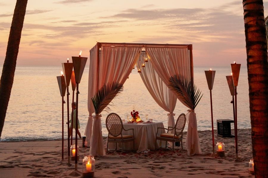 Gợi ý tổ chức sinh nhật tại bãi biển lãng mạn và ngọt ngào.