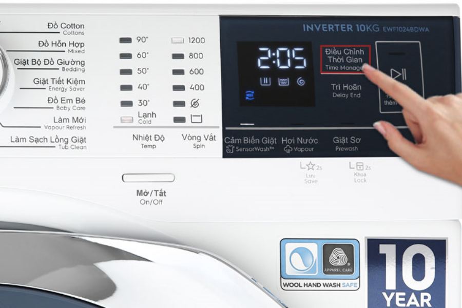 Bảng điều khiển máy giặt Electrolux đơn giản và dễ hiểu.