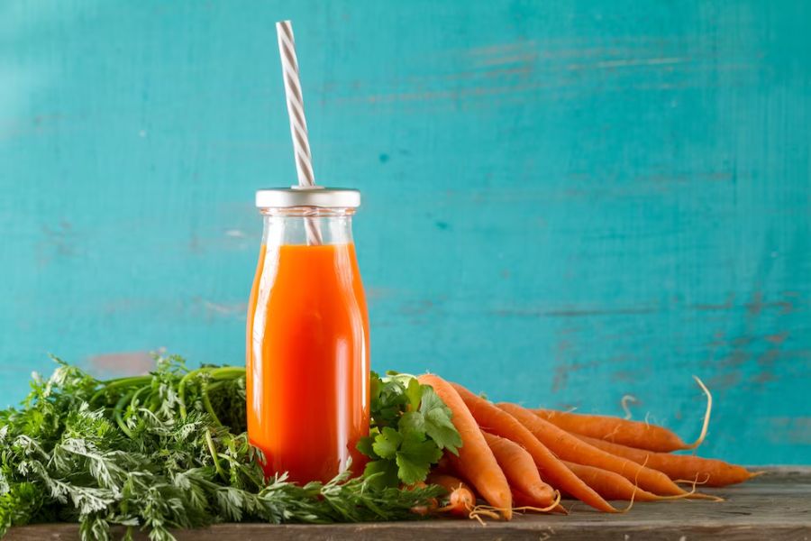 Nước ép cam, cà rốt và cần tây tốt cho sức khỏe, bảo vệ làn da và giảm cân hiệu quả.