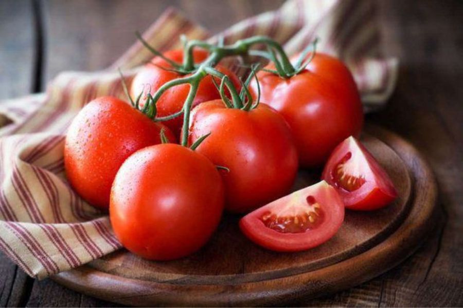 Ăn cà chua giúp ức chế sự hình thành mỡ thừa trong cơ thể.