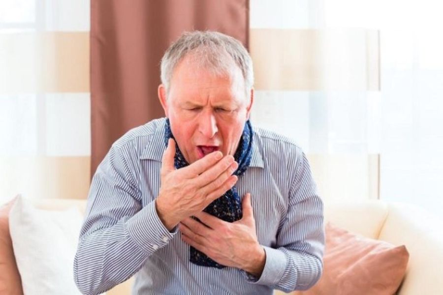 Vệ sinh máy lạnh giúp ngăn ngừa các căn bệnh về hô hấp của người cao tuổi.