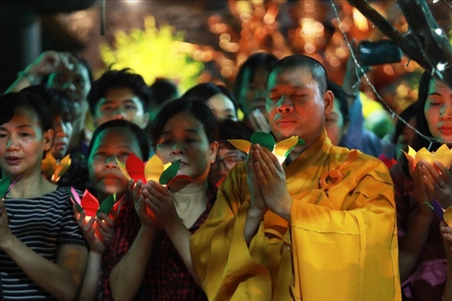 Ngày lễ Vu Lan là ngày để mọi người thể hiện lòng biết ơn hoặc tưởng nhớ đến bậc sinh thành, tổ tiên.