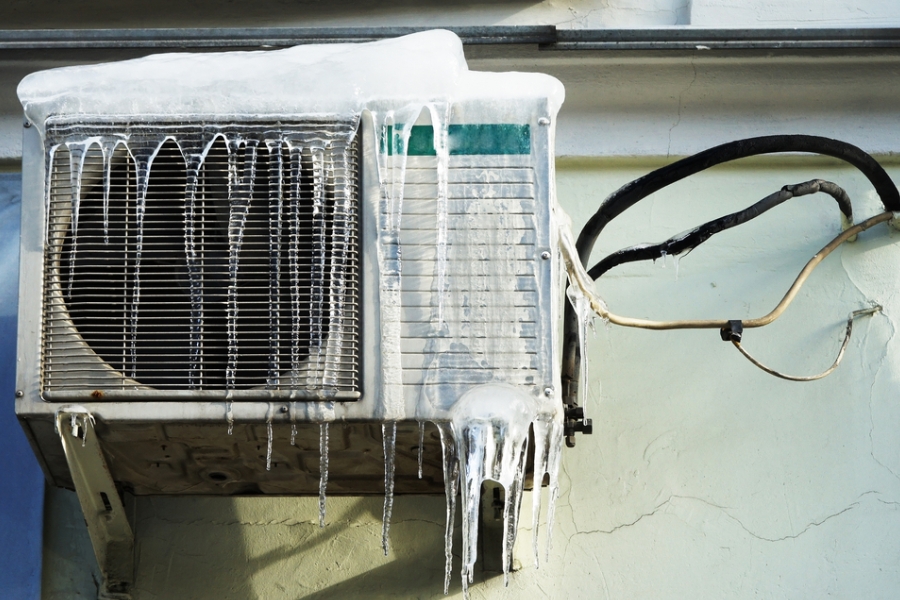 Nhiệt độ môi trường bên ngoài thấp cũng là một trong những nguyên nhân khiến máy lạnh bị đóng tuyết.