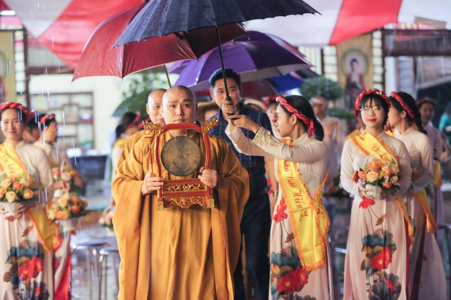 Vu Lan là dịp để bày tỏ lòng biết ơn công lao của cha mẹ. (Nguồn: Sưu tầm)