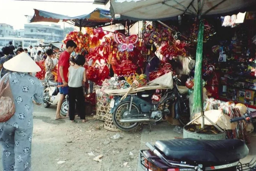 Một góc chợ ngày Tết Trung thu xưa.