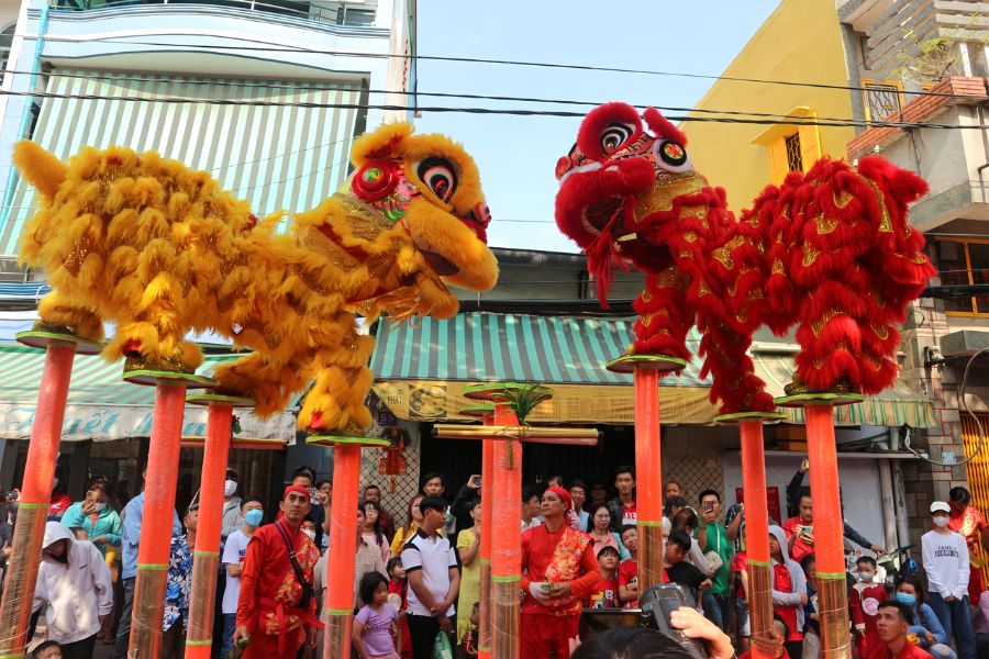 Múa lân Trung thu là chiếc cầu nối giữa quá khứ và hiện tại, gợi nhớ những ngày ấu thơ được bố mẹ dẫn đi xem.