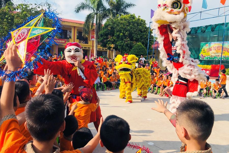 Những điệu múa lân như muốn gửi gắm những thông điệp tốt đẹp đến với mọi người.