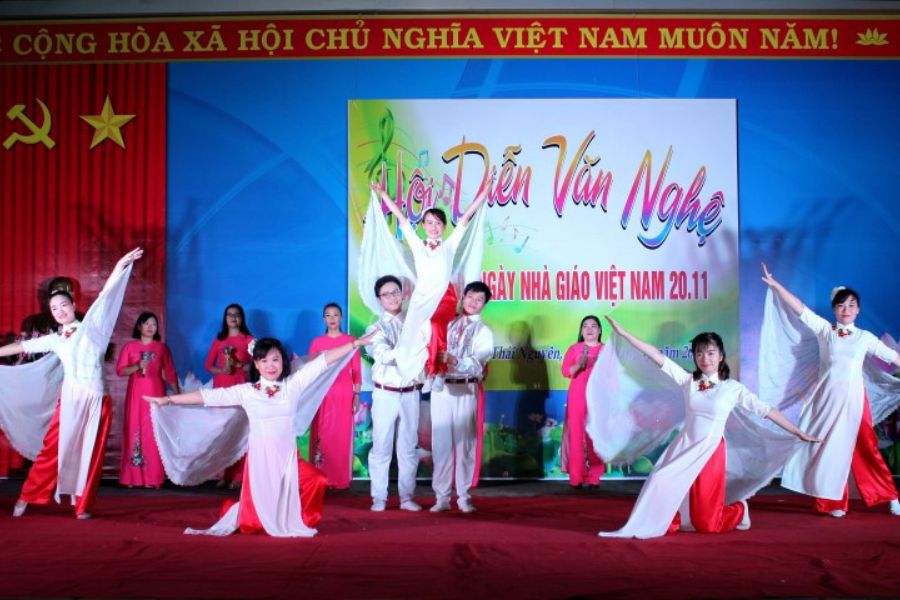 Hội diễn văn nghệ chào mừng ngày 20/11.