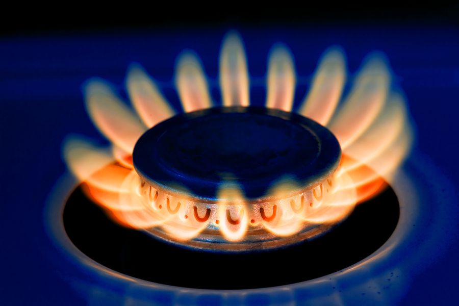 Nên sử dụng bếp gas cho ngày đầu chuyển về nhà mới.