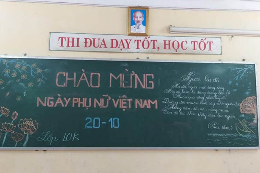 Trang trí bảng 20/10 đơn giản với chữ viết và thơ. (Ảnh: Sưu tầm)