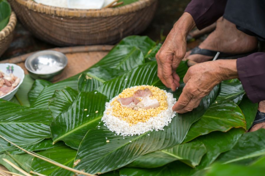 100g bánh chưng cung cấp năng lượng 181 kcal.