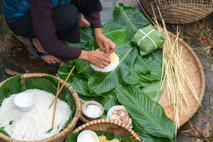 Điều chỉnh nhân bánh để không bị thiếu hoặc thừa, ảnh hưởng đến hình dạng của bánh.